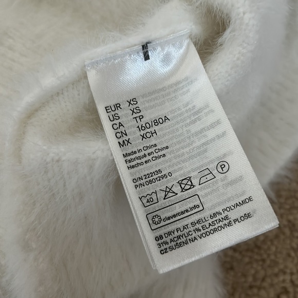 H&M Soft Fluffy Crewneck Sweater White Sz XS - Picture 3 of 4